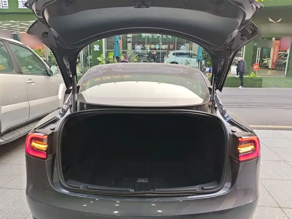 Tesla Model 3 — фото 10