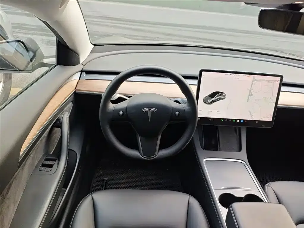 Tesla Model 3 — фото 3