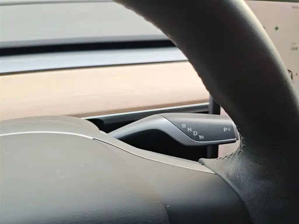 Tesla Model 3 — фото 9
