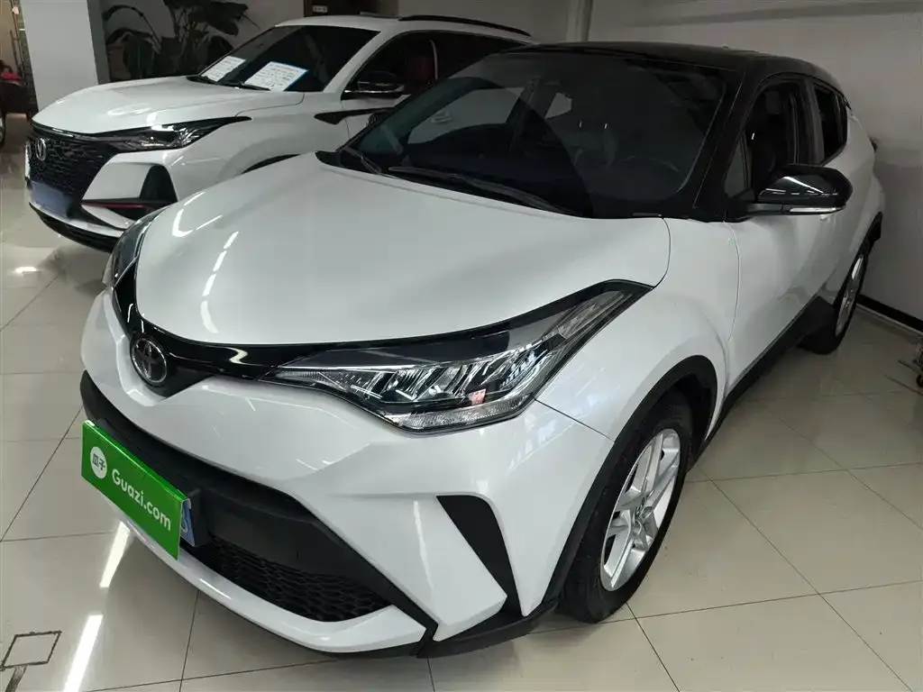 Toyota C-HR — фото 1
