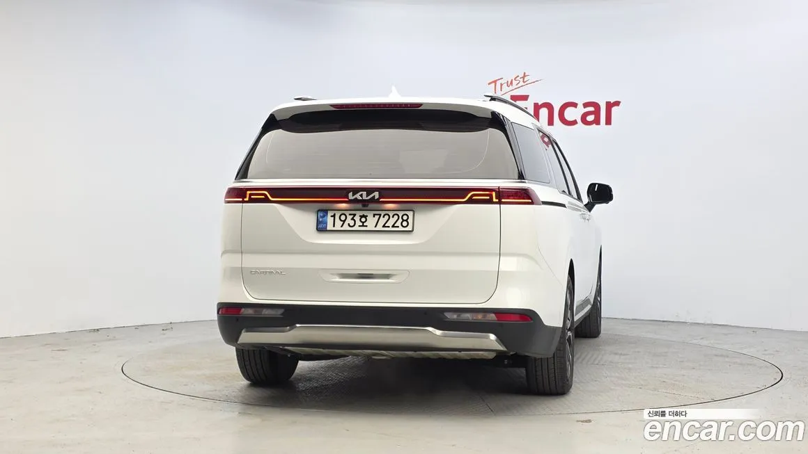 Kia Carnival — фото 4