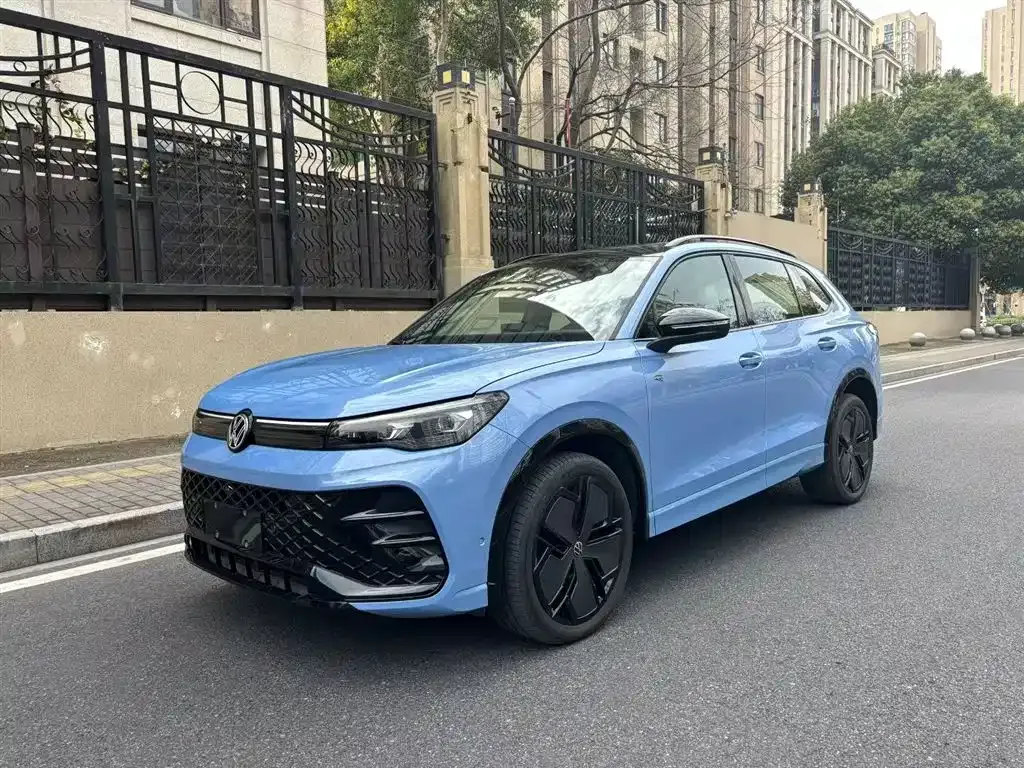 Volkswagen Tiguan L — фото 1
