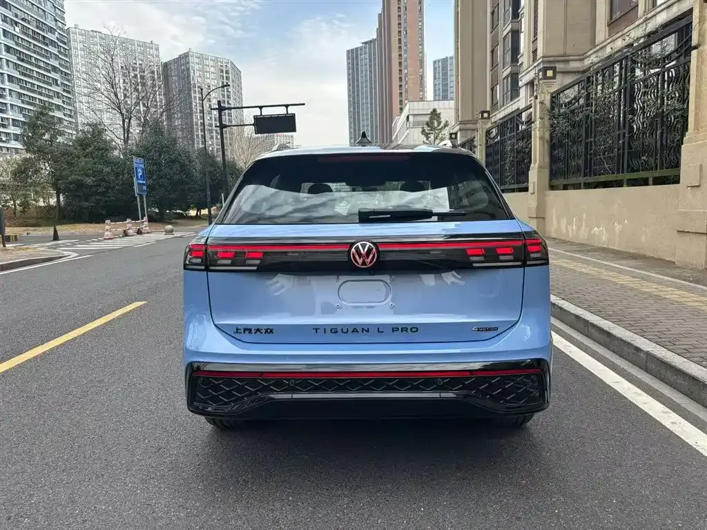 Volkswagen Tiguan L — фото 7