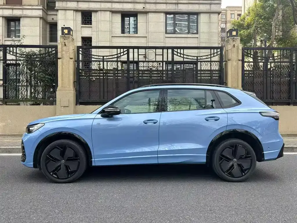 Volkswagen Tiguan L — фото 9