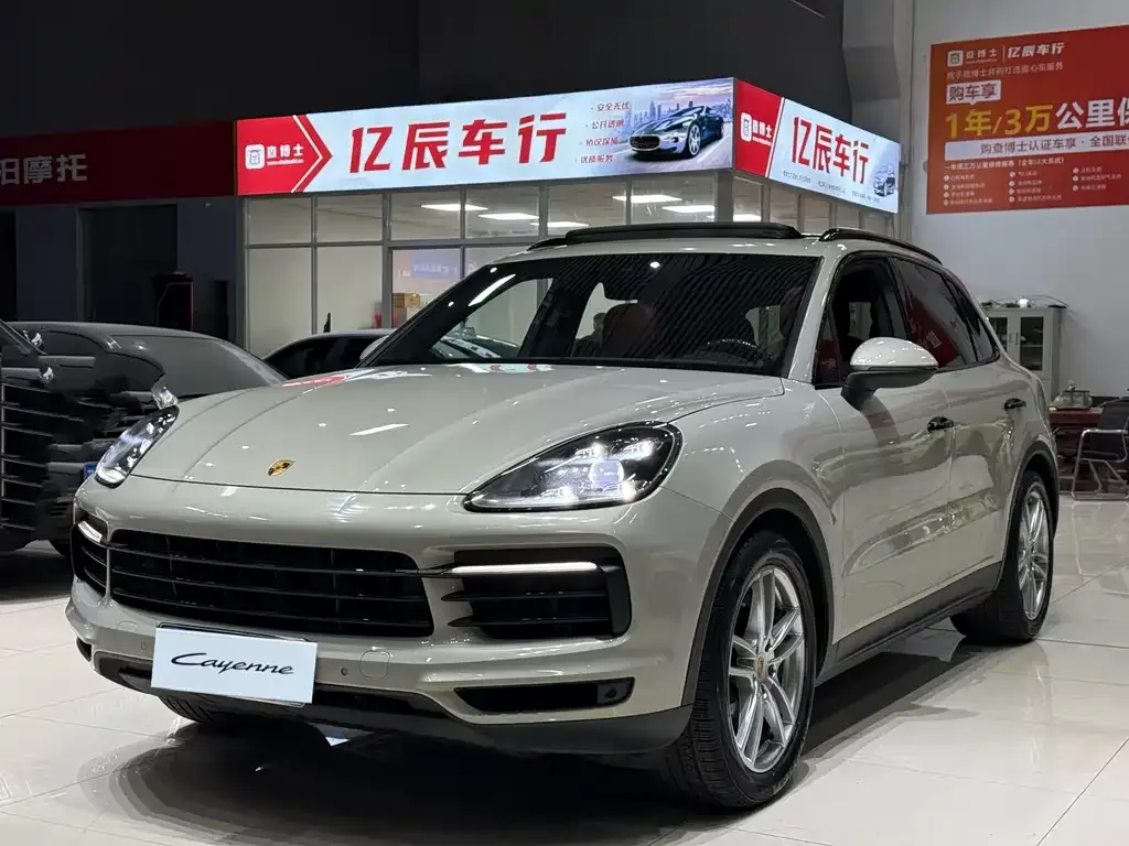 Porsche Cayenne — фото 1