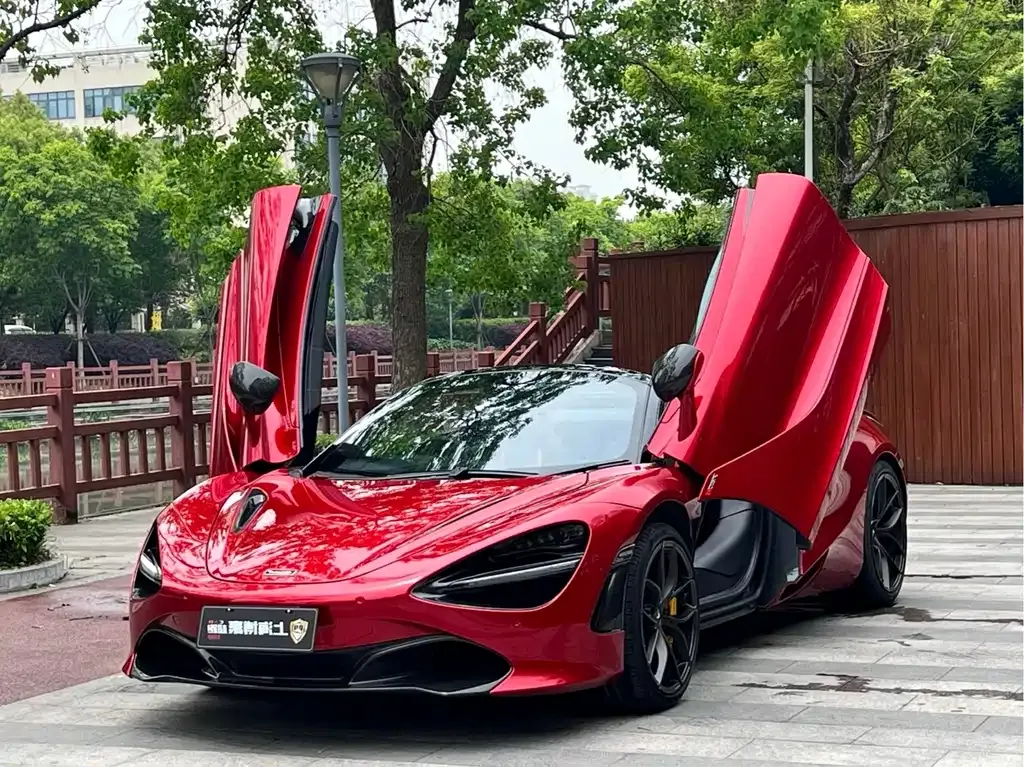 McLaren 720S — фото 1