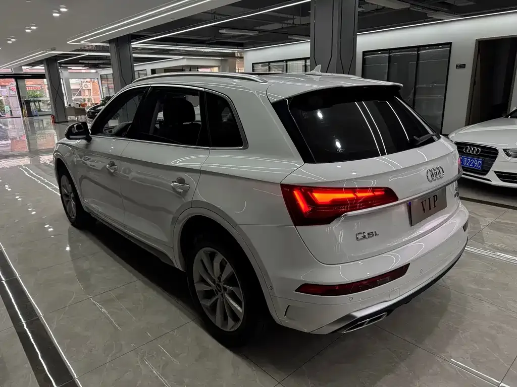 Audi Q5L — фото 3