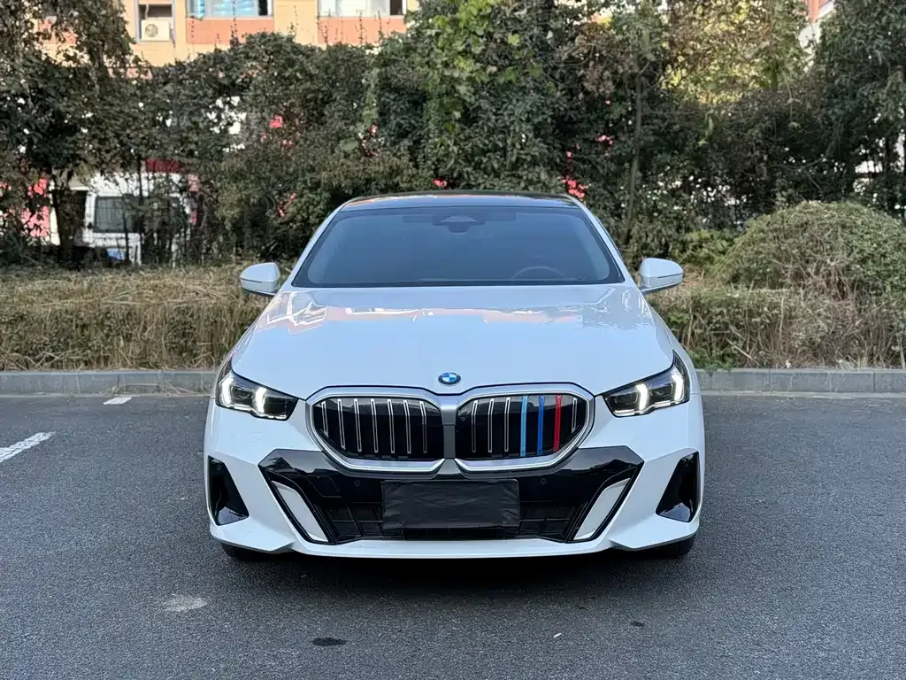 BMW 5 Series — фото 10