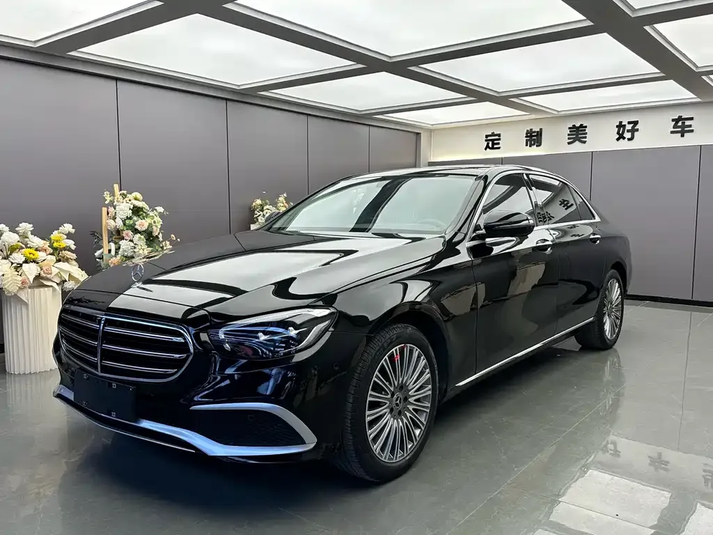 Mercedes-Benz E-Class — фото 1