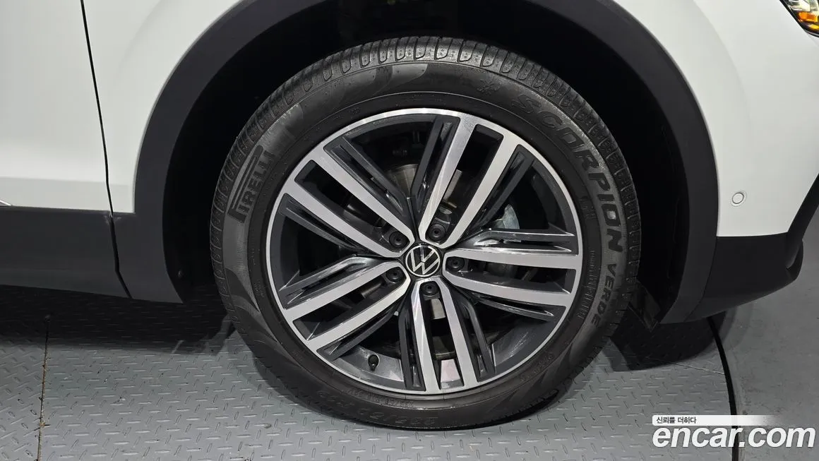 Volkswagen Tiguan — фото 9