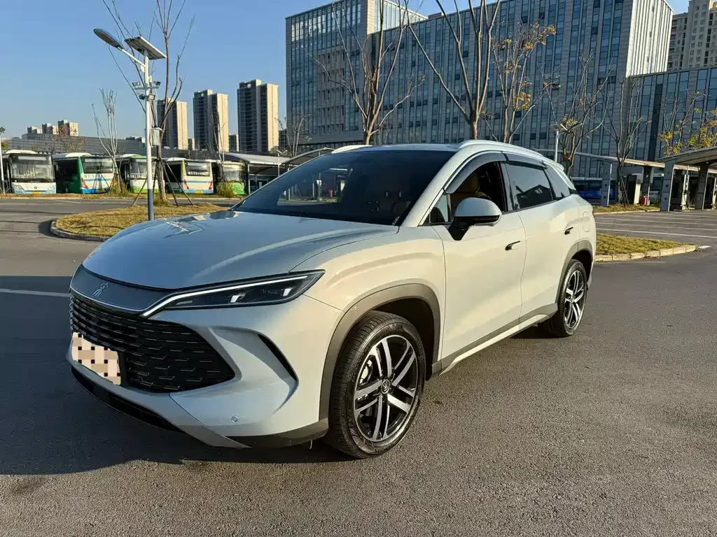 BYD L DM-i — фото 1
