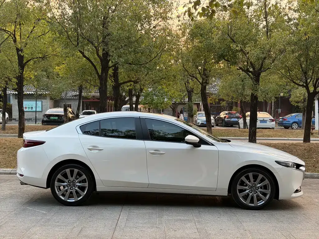 Mazda 3 Axela — фото 4