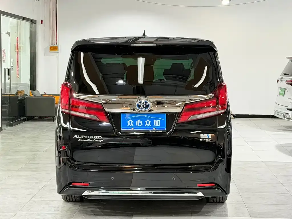 Toyota Alphard — фото 3