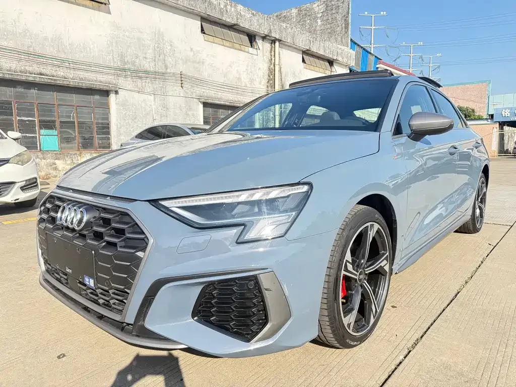 Audi A3 — фото 1