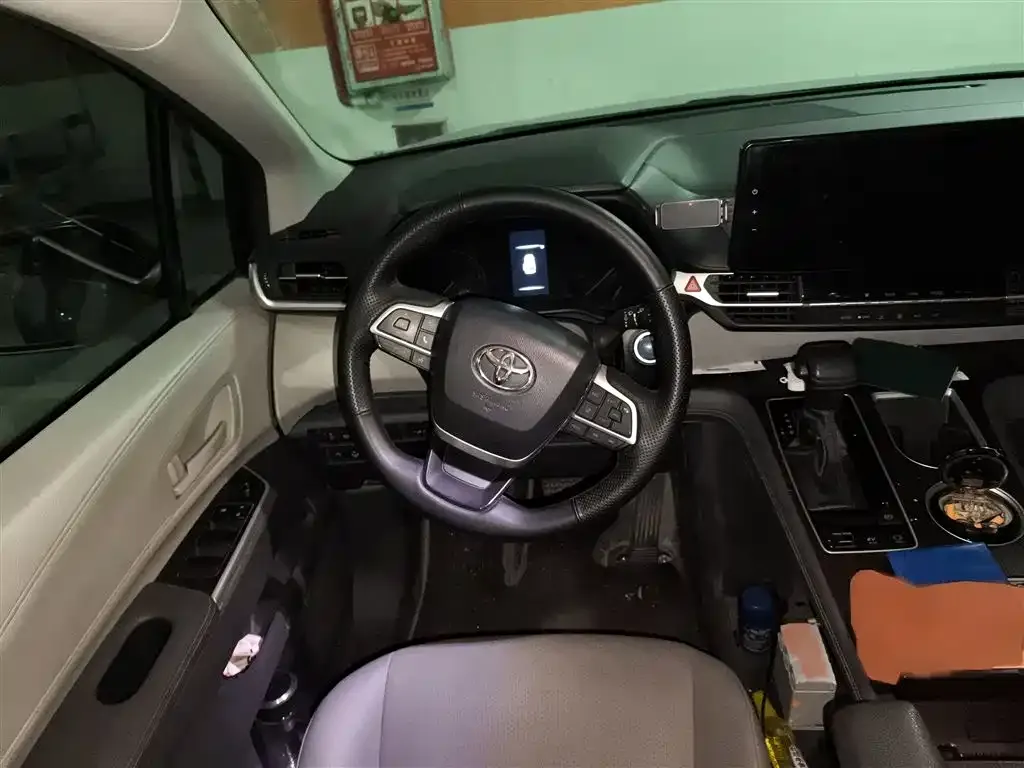 Toyota Granvia — фото 8
