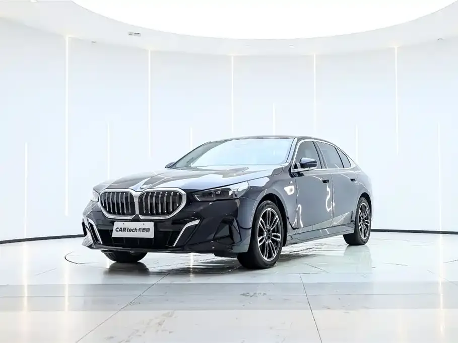 BMW 5 Series — фото 1