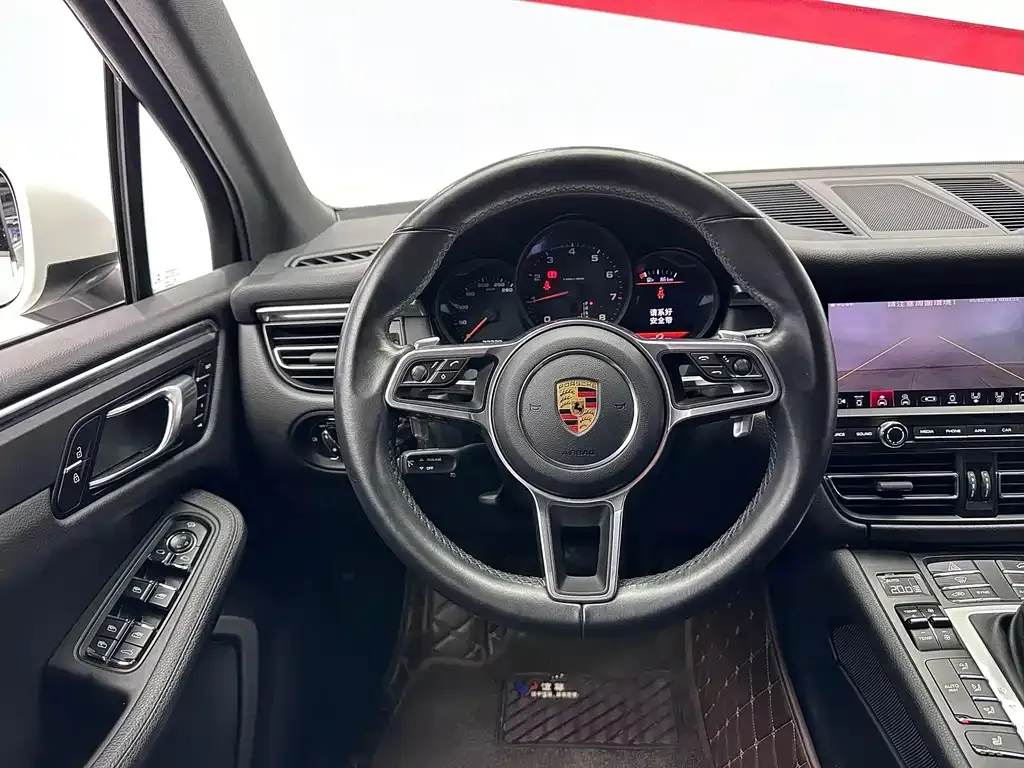 Porsche Macan — фото 7