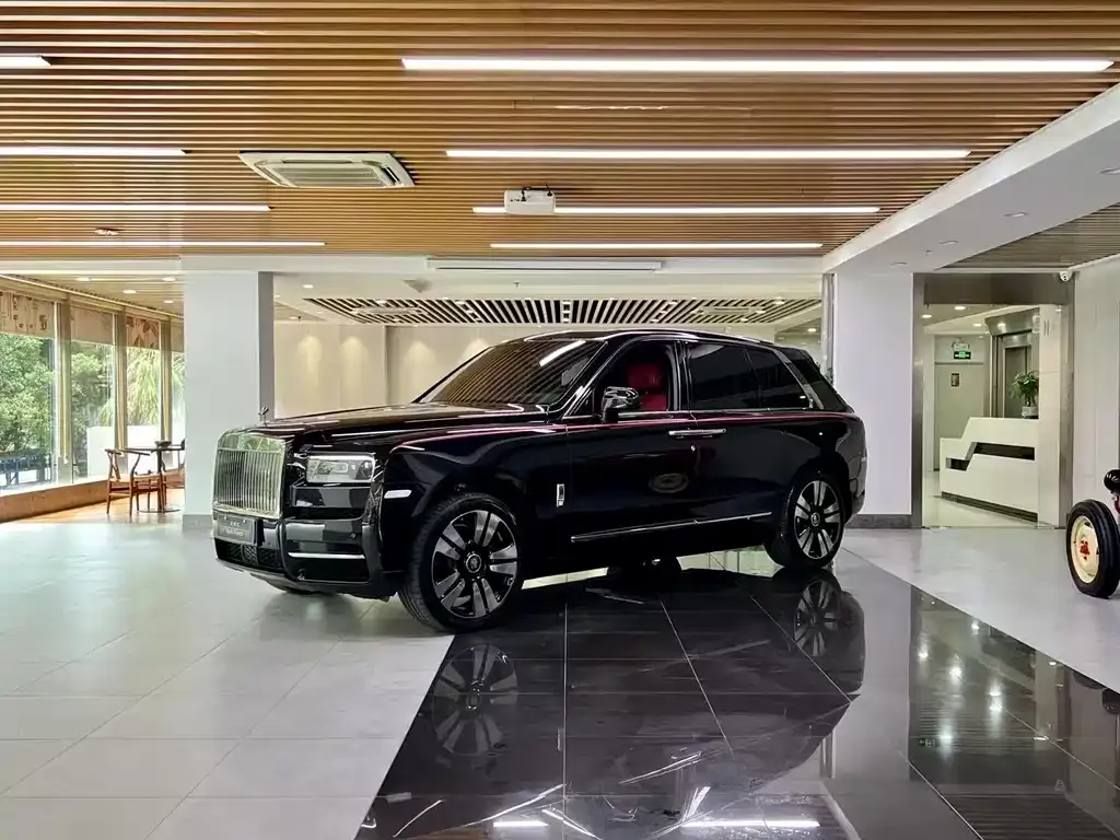 Rolls-Royce Cullinan — фото 1