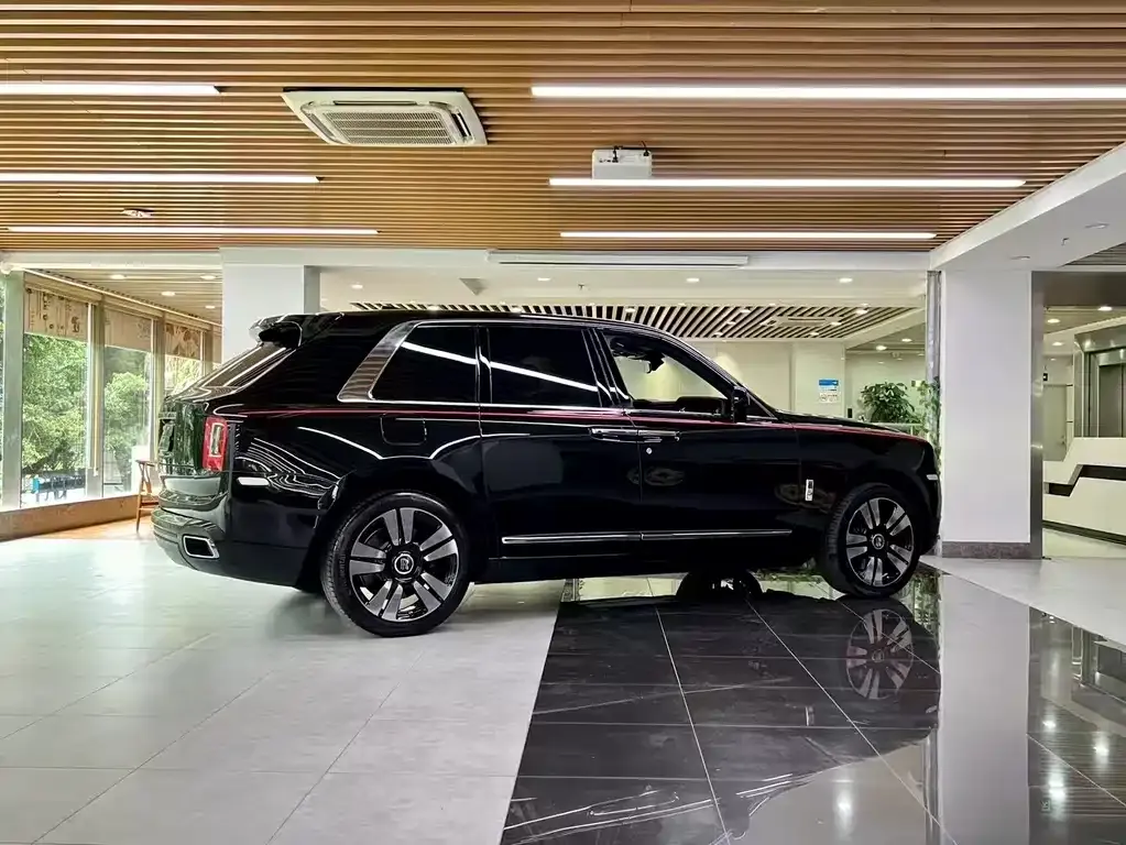 Rolls-Royce Cullinan — фото 9