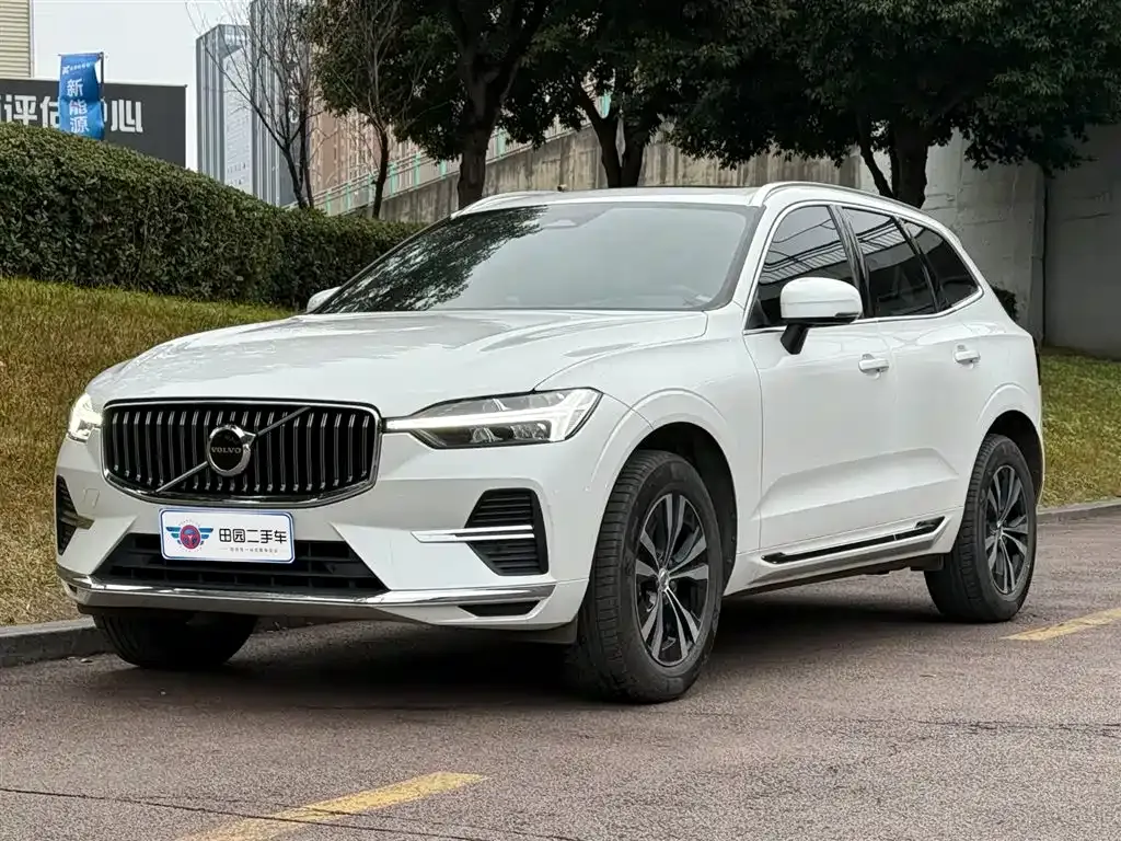 Volvo XC60 — фото 1