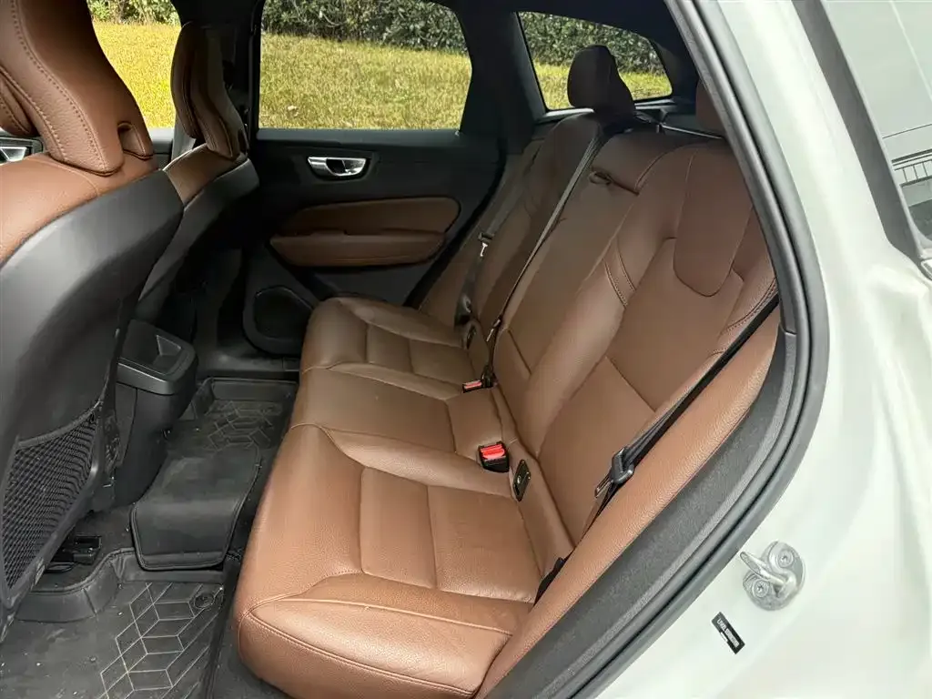 Volvo XC60 — фото 2