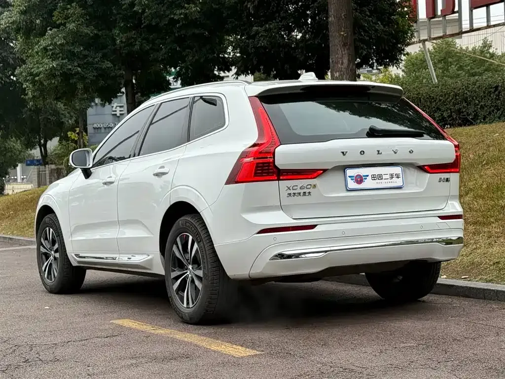 Volvo XC60 — фото 7