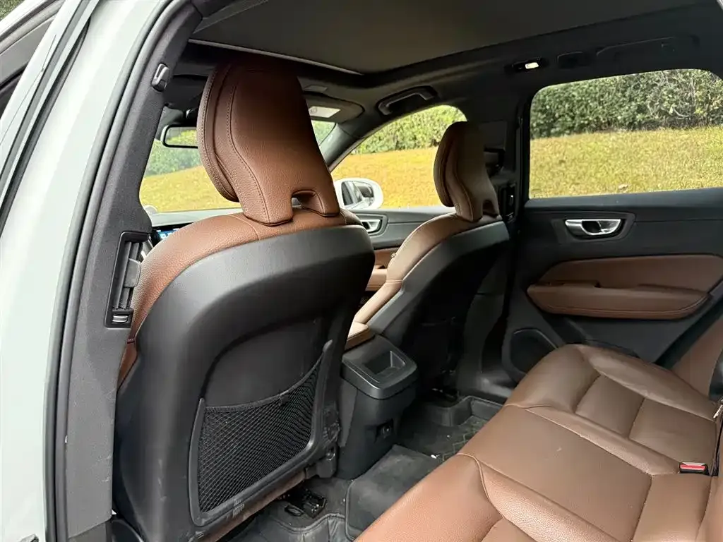 Volvo XC60 — фото 4