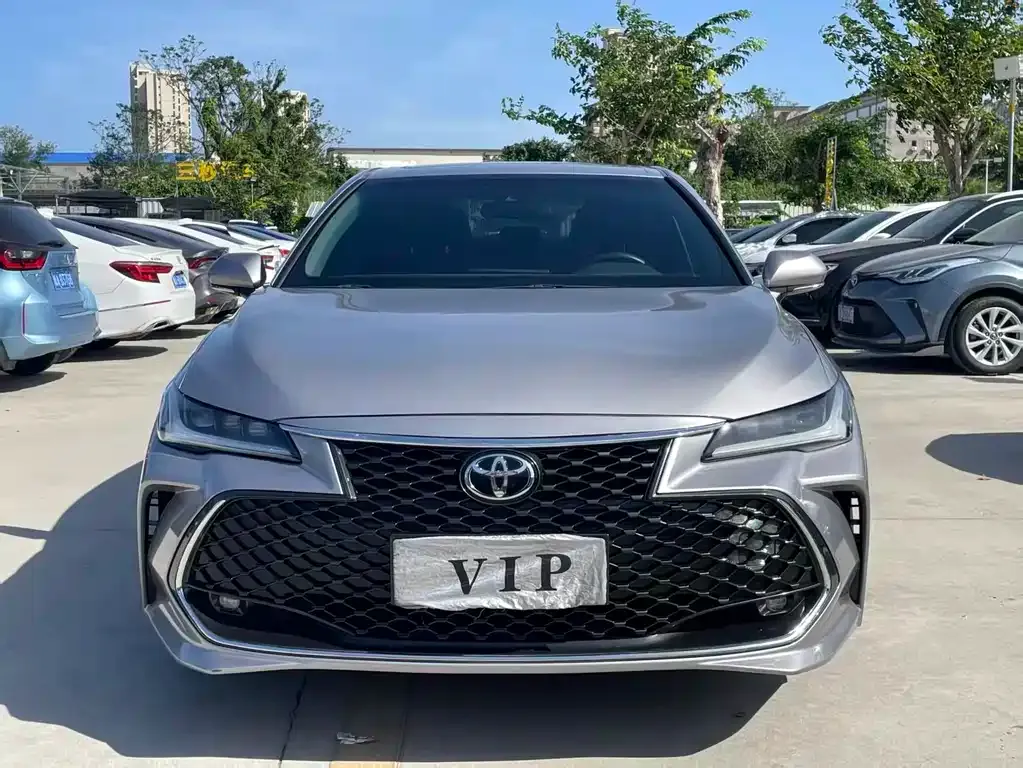 Toyota Avalon — фото 1
