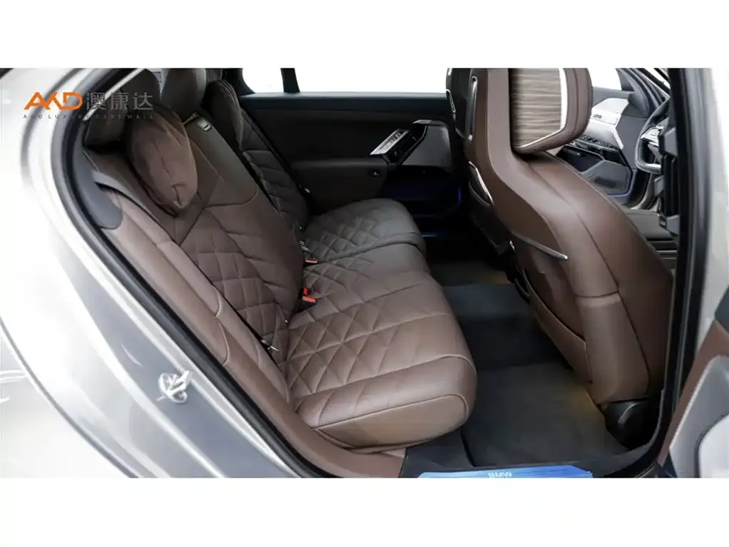 BMW 7 Series — фото 10