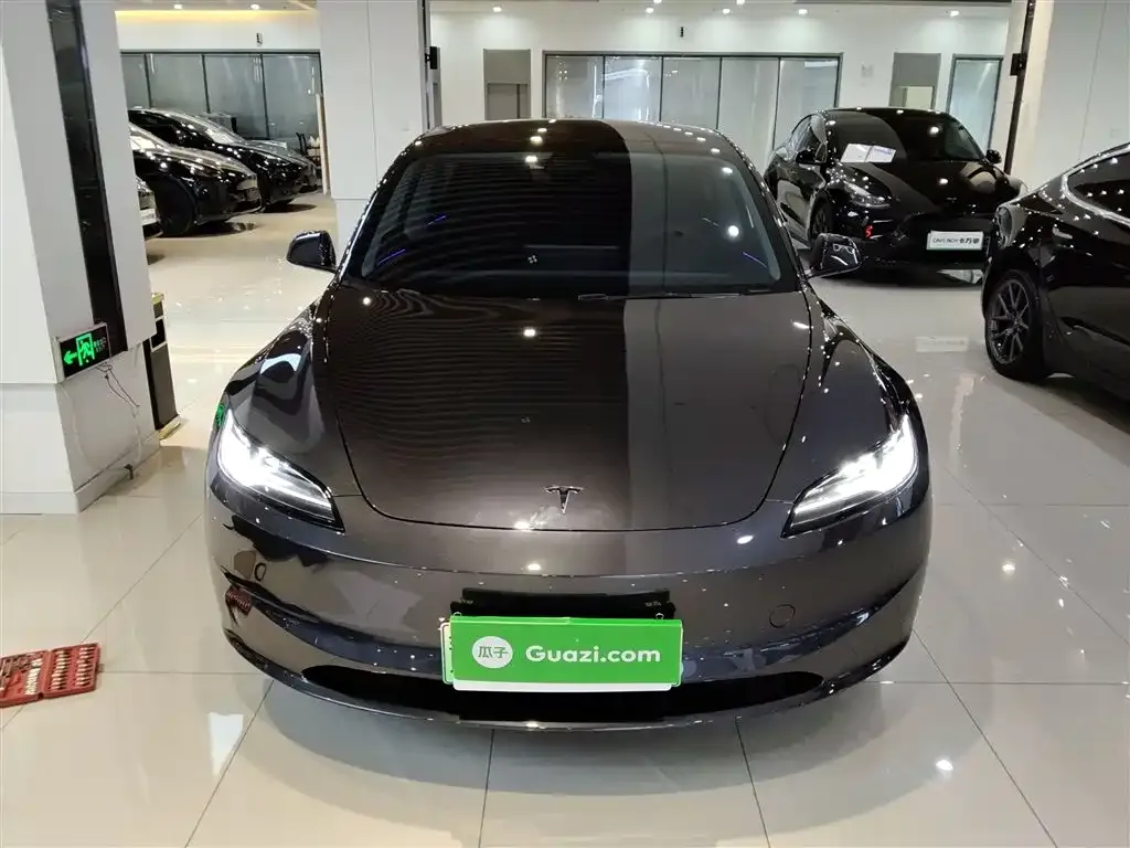 Tesla Model 3 — фото 4