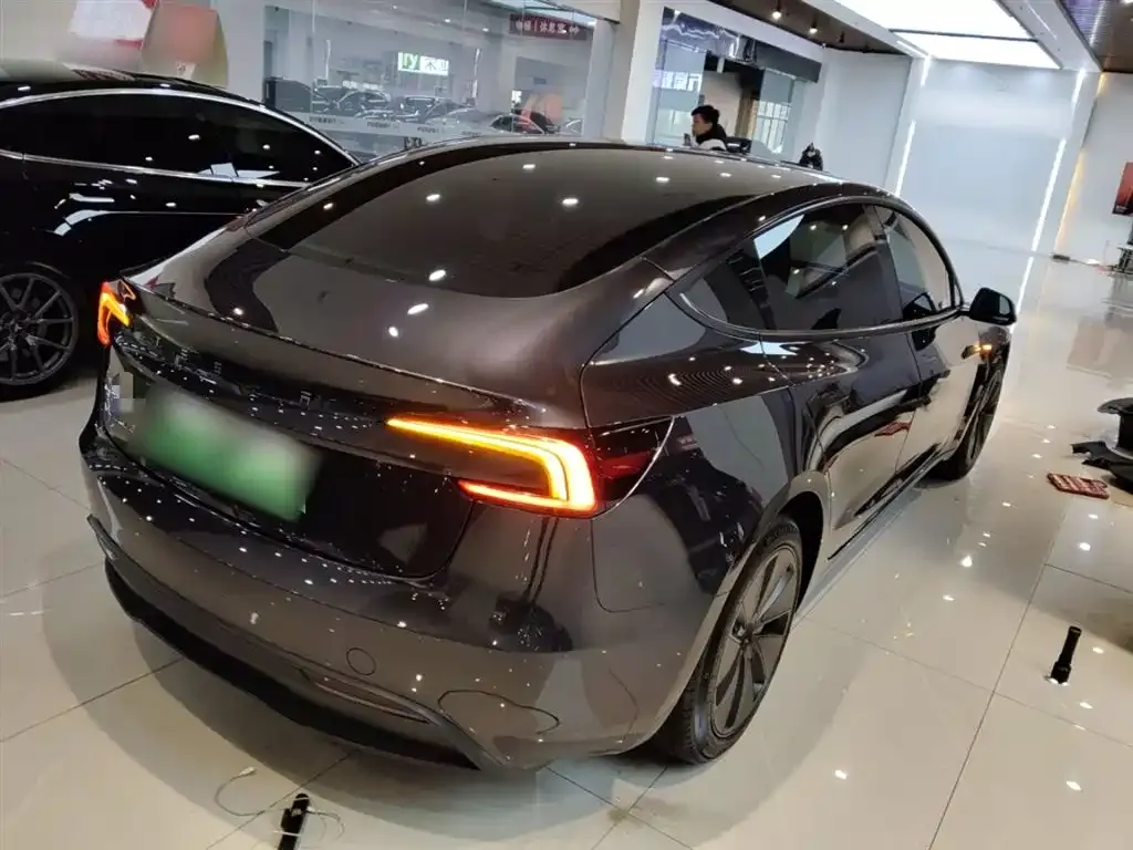 Tesla Model 3 — фото 2