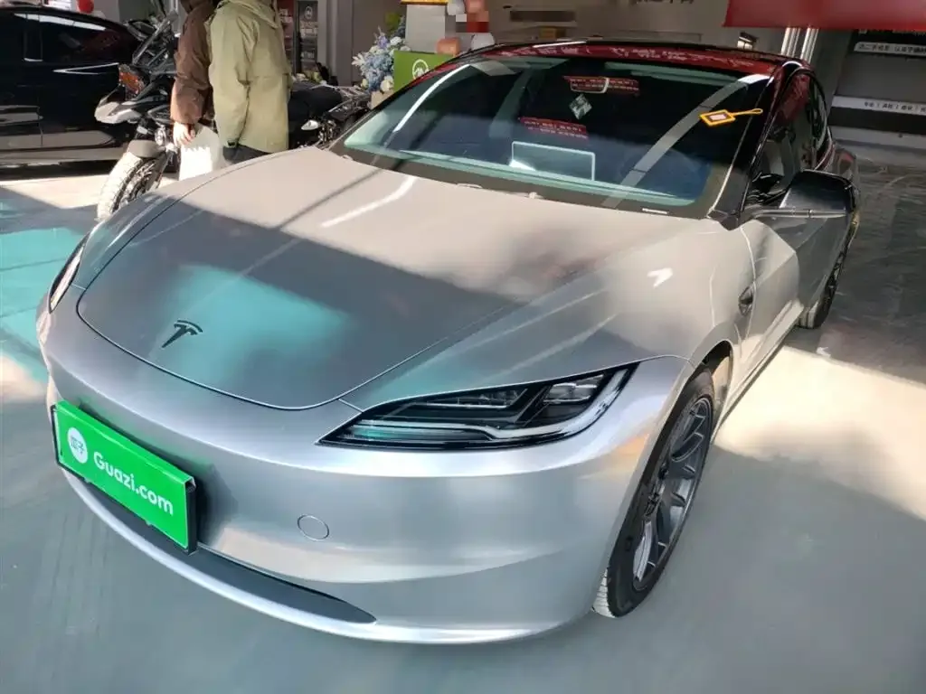 Tesla Model 3 — фото 1