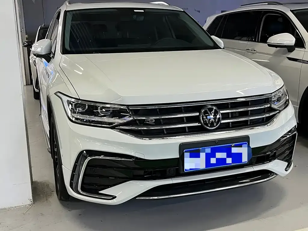Volkswagen Tiguan L — фото 9