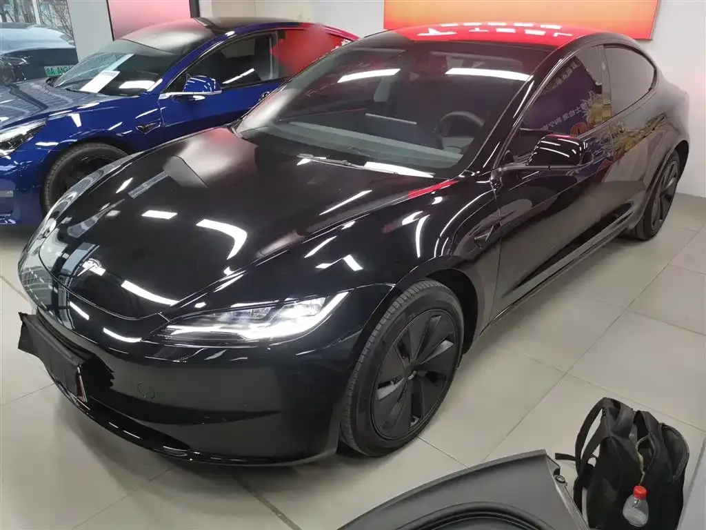 Tesla Model 3 — фото 1
