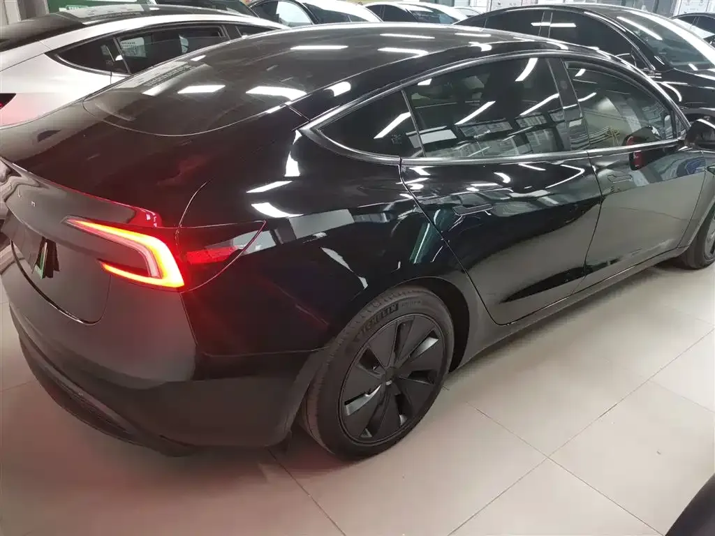 Tesla Model 3 — фото 3