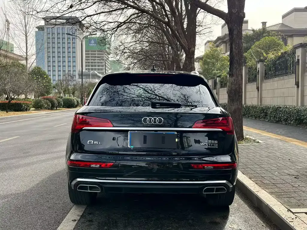 Audi Q5L — фото 9