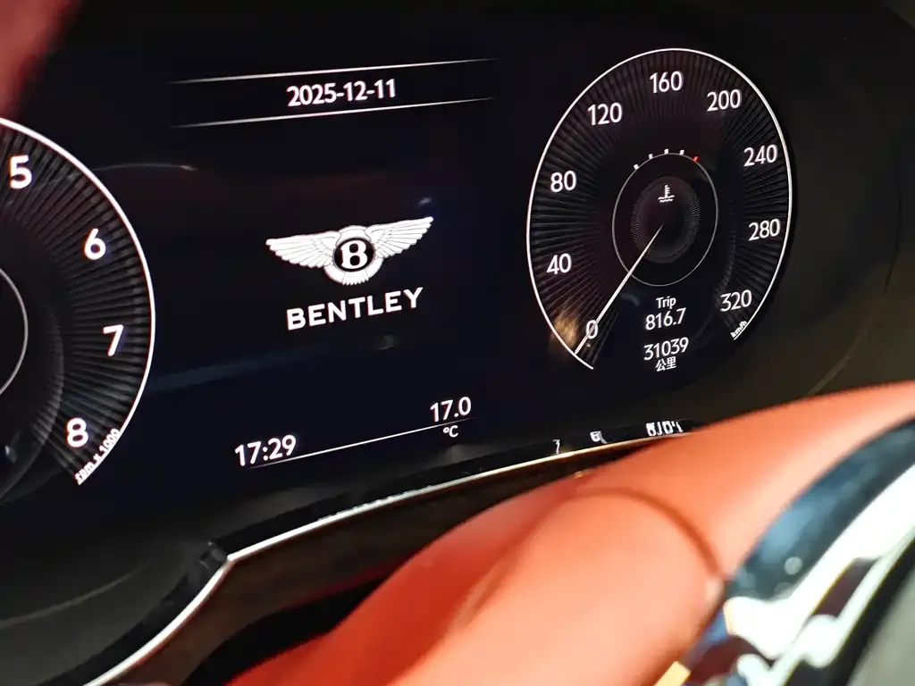 Bentley Bentayga — фото 6