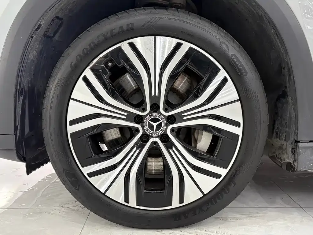 Mercedes-Benz EQE SUV — фото 9