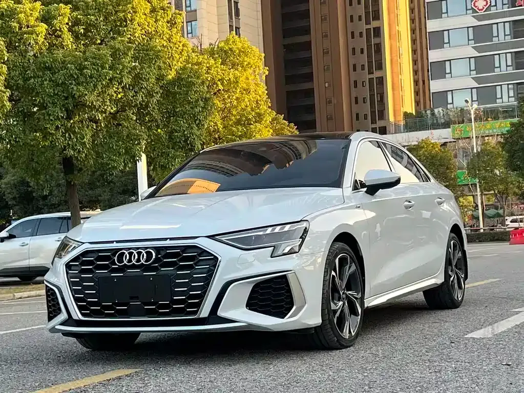 Audi A3 — фото 1