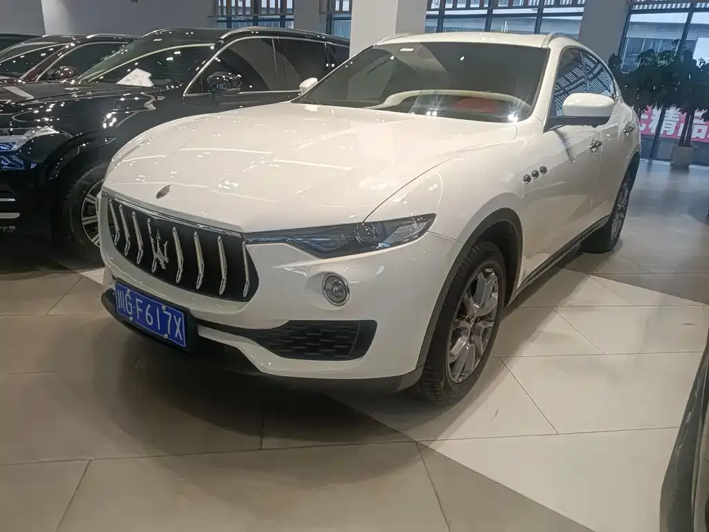 Maserati Levante — фото 1