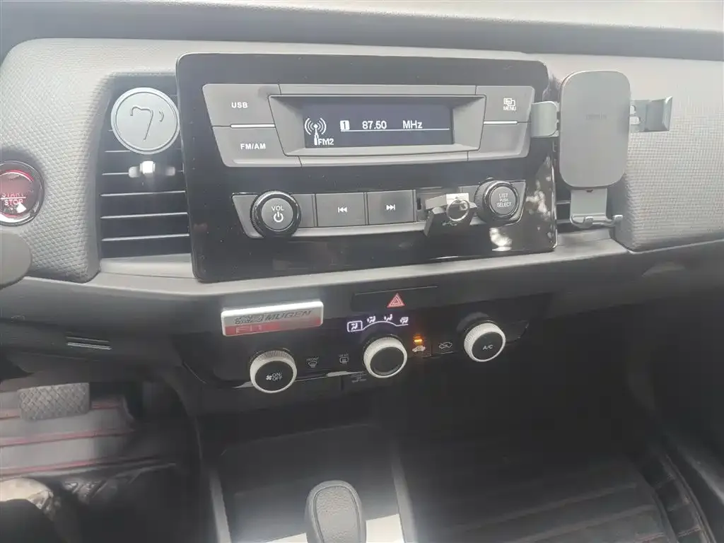 Honda Fit — фото 6