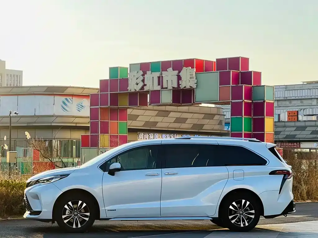 Toyota Granvia — фото 10