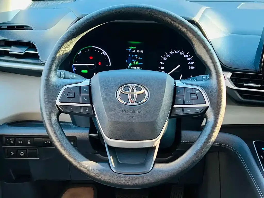 Toyota Granvia — фото 3