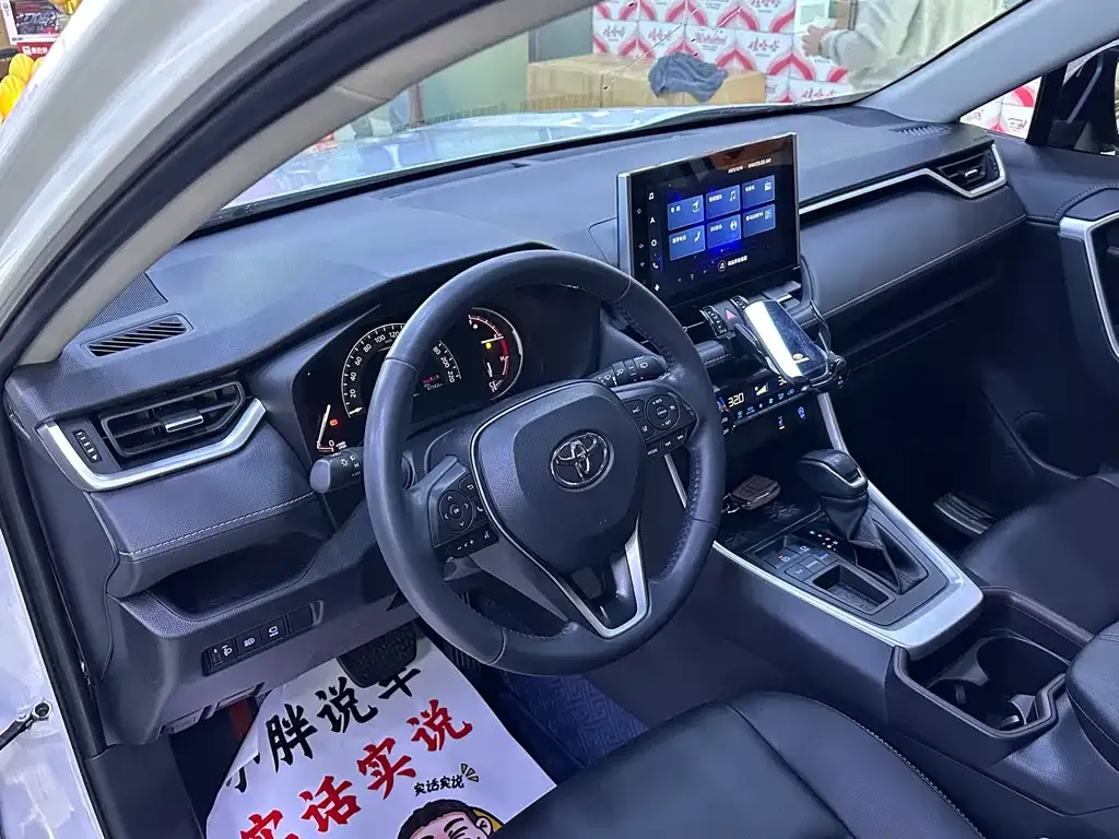 Toyota RAV4 — фото 6