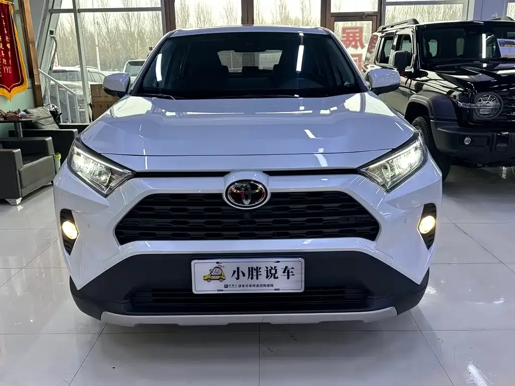 Toyota RAV4 — фото 5