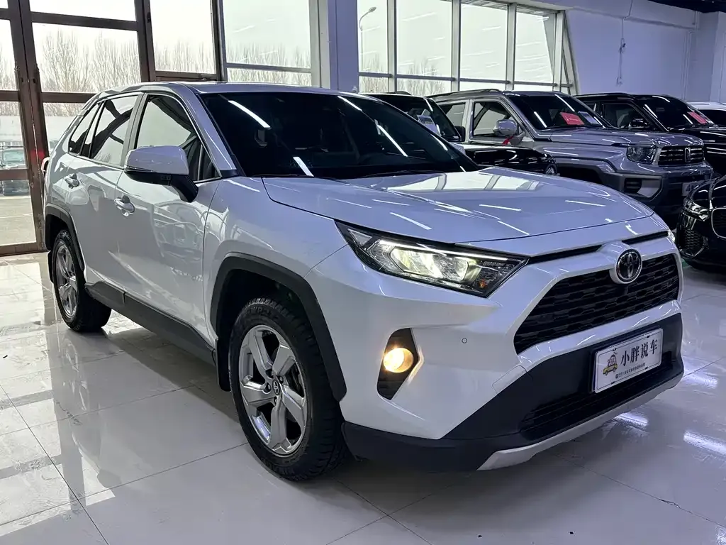 Toyota RAV4 — фото 3