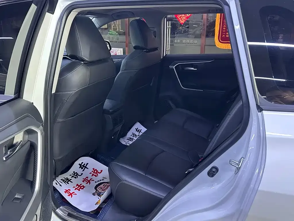 Toyota RAV4 — фото 2