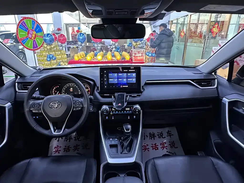 Toyota RAV4 — фото 4