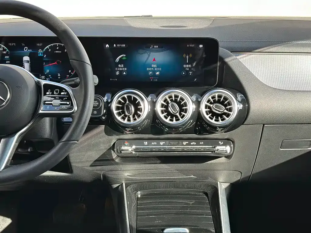 Mercedes-Benz GLA — фото 10