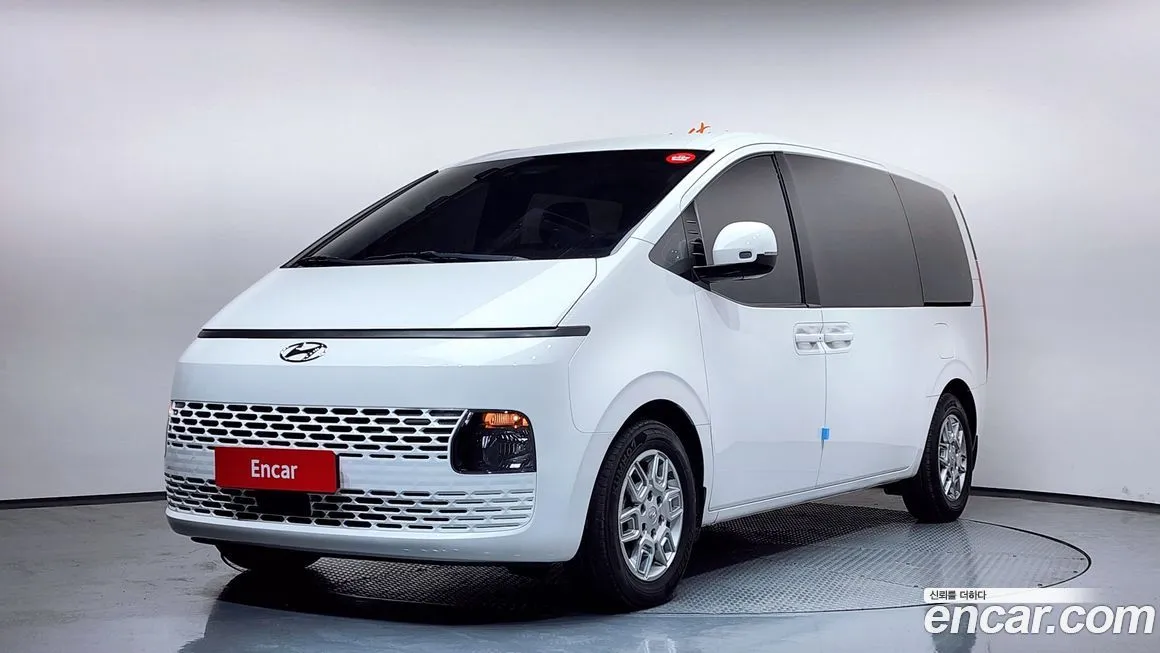Hyundai Staria — фото 1
